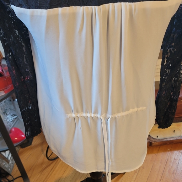 EXpress Lace two tone blouse and draw string back - Picture 6 of 10